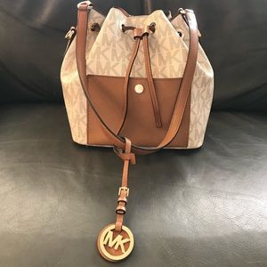 Michael Kors Handbag/ optional crossbody- crème